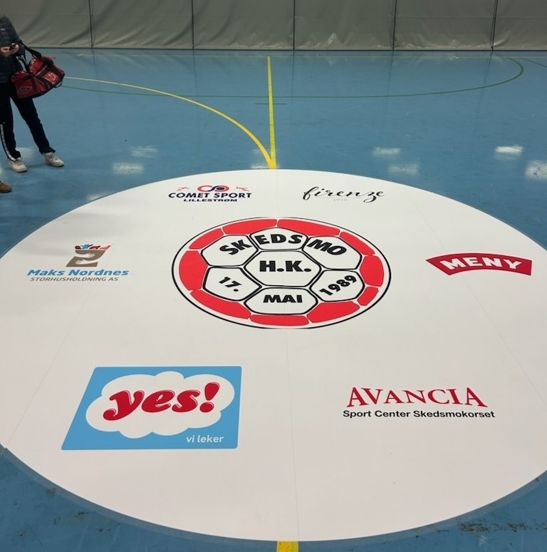UTVIKLET SPESIELT FOR SPORTSGULV. LEGGES LIKE ENKELT FØR ARRANGEMENT, SOM DEN FJERNES ETTER.