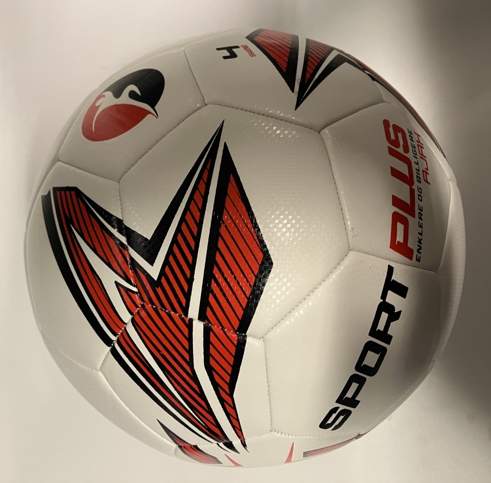 LIGHT-WEIGHT FOTBALL FOR DE YNGSTE KLASSENE. LEVERES MED KLUBB OG/ELLER SPONSORS LOGO OG FARGER. MINSTE BESTILLING MED EGET DESIGN  ER 250 BALLER. PRIS PR. BALL KR. 249,- INKL. MVA